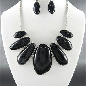 Beautiful Necklace/Earrings Set